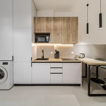 Апартаменти Inshiapartments On Ferentsa Lista Str